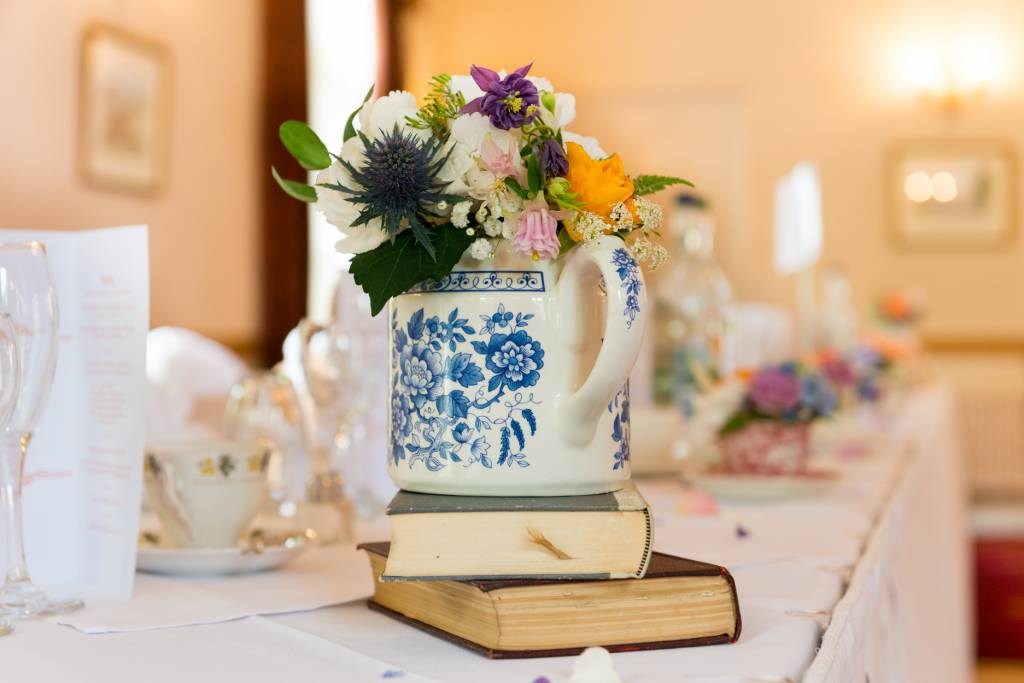 Image of a vintage theme wedding table centrepiece