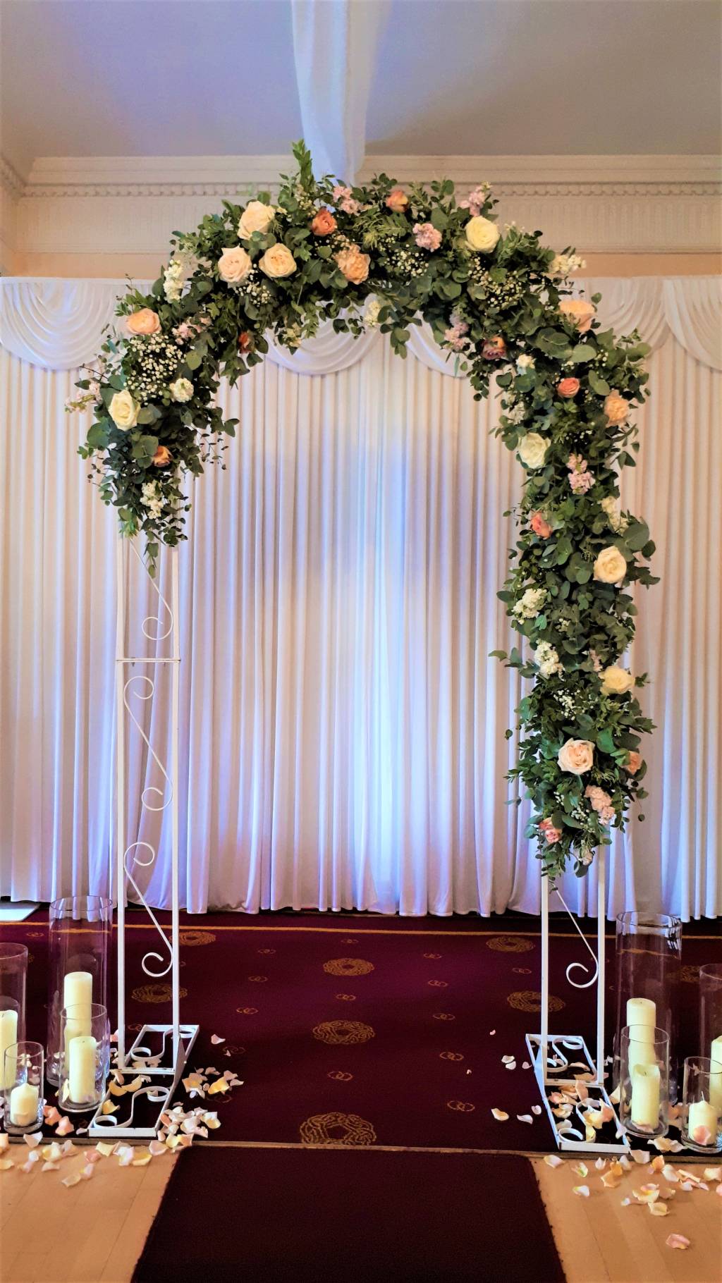 Image of a wedding flower arch