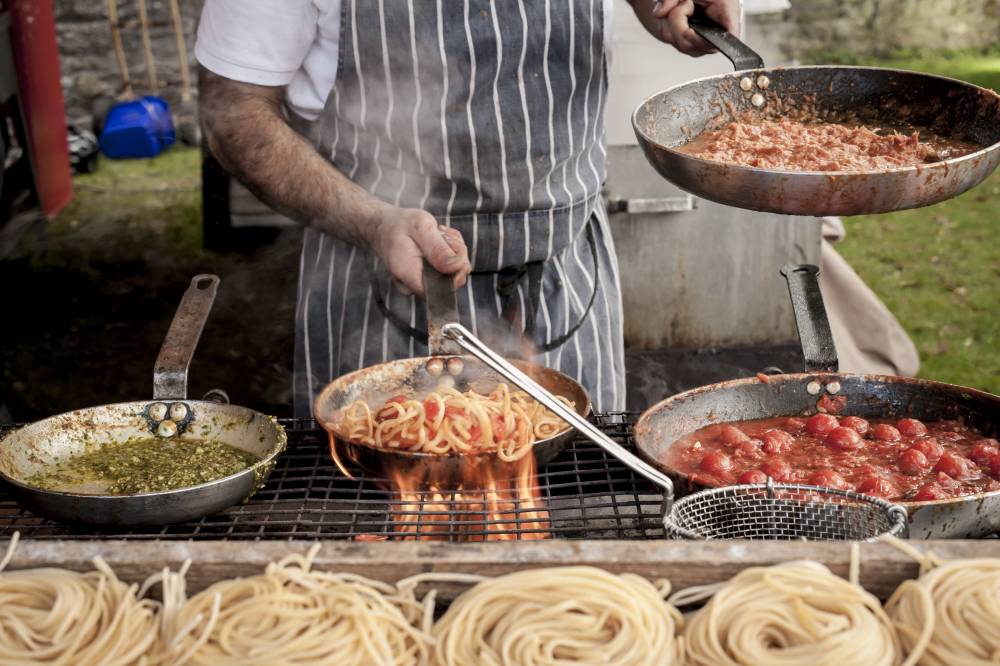 Abergavenny Food Festival 2017, vendor making pasta. © Artur Tixiliski.